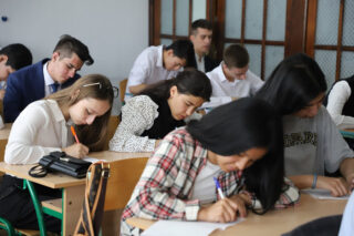 Read more about the article Students of the Branch at Russian Language Olympiad