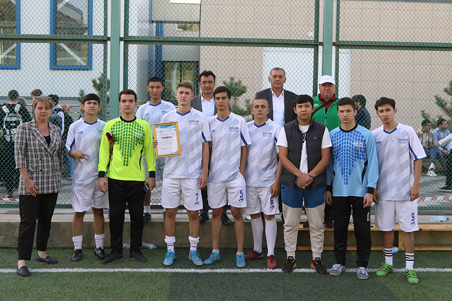 Read more about the article Сборная команда Филиала в турнире по футболу