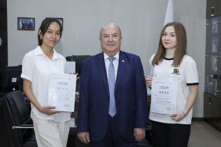 Подробнее о статье Студентки филиала успешно участвовали в мероприятии «Молодежь ШОС» в Циндао (КНР)