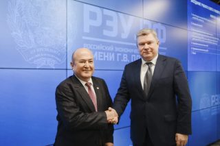 Подробнее о статье Руководитель Ташкентского филиала академик Каландар Абдурахманов, принял участие в заседании Учёного совета и Торжественном собрании трудового коллектива РЭУ