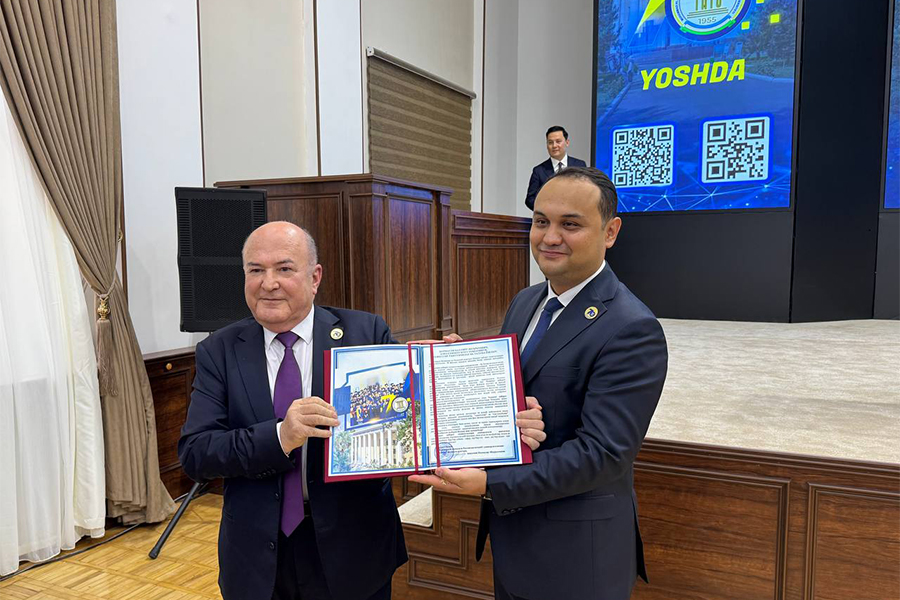 Подробнее о статье Руководитель филиала -академик К.Абдурахманов принял участие в мероприятиях, посвящённых 70-летию ТУИТ