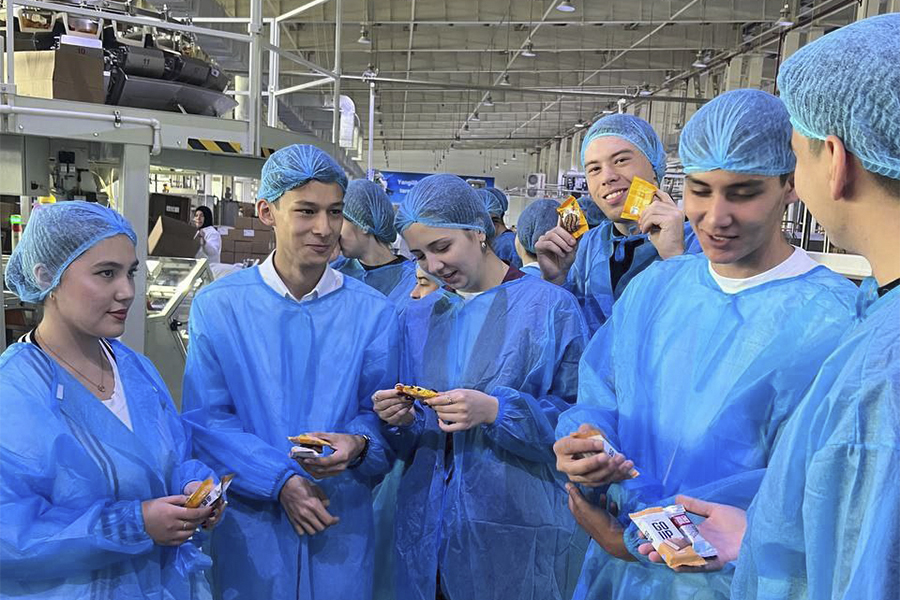 Подробнее о статье Студенты изучают производственные процессы