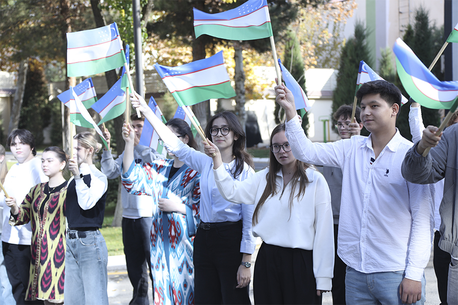 Подробнее о статье Государственный флаг Республики Узбекистан – символ нашего славного настоящего и светлого будущего!