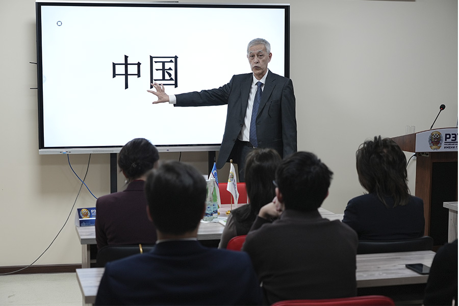 Подробнее о статье Цикл научно-образовательных встреч в филиале: «Особенности китайской финансово-экономической терминологии»