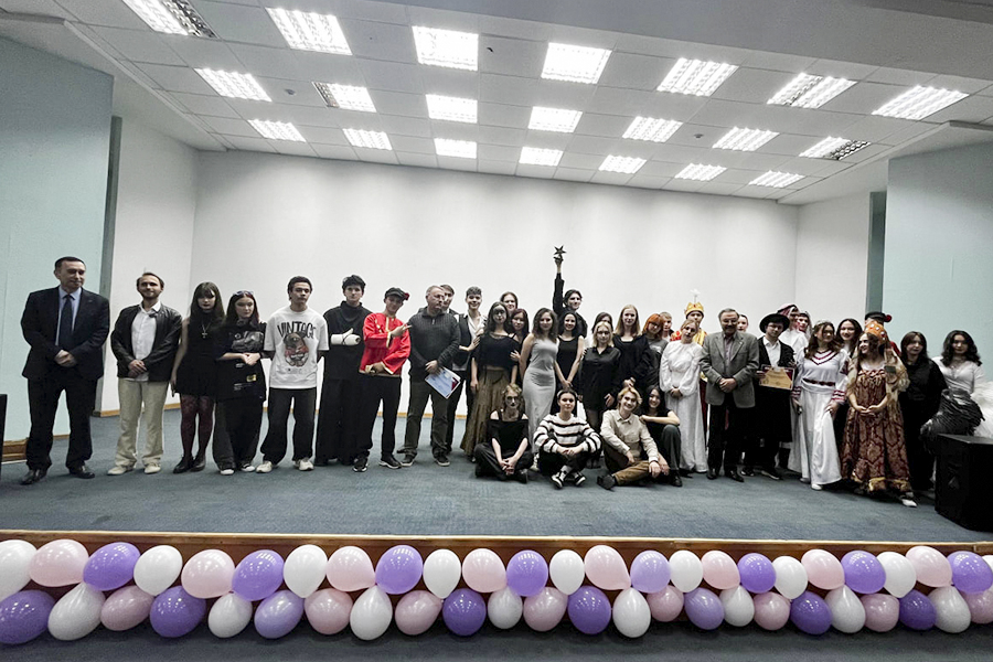 Подробнее о статье Активисты клуба «Студия талантов» с успехом выступили на конкурсе студенческих театральных студий