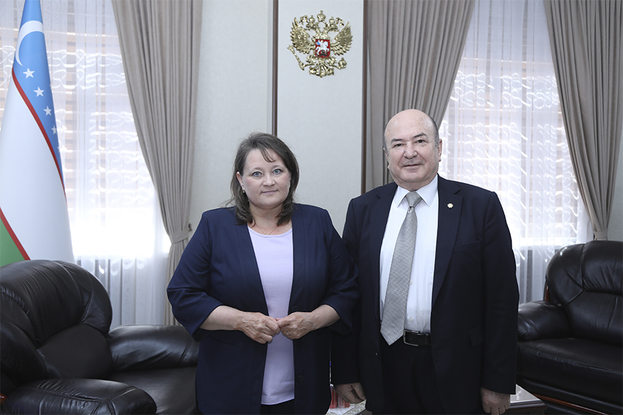 Подробнее о статье В Ташкентском филиале прошла рабочая встреча с представителем Центра по работе с филиалами РЭУ